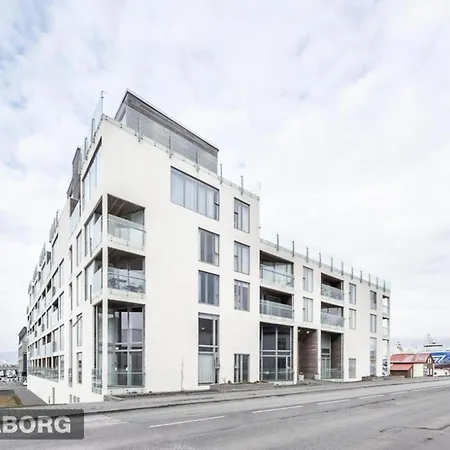 Venture Vacation-king Bed, With Free Parking Reykjavik