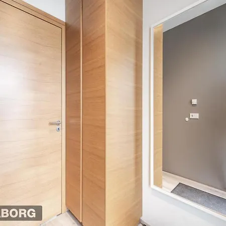 Venture Vacation-king Bed, With Free Parking Apartment