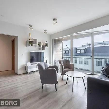 Venture Vacation-king Bed, With Free Parking Apartment *
